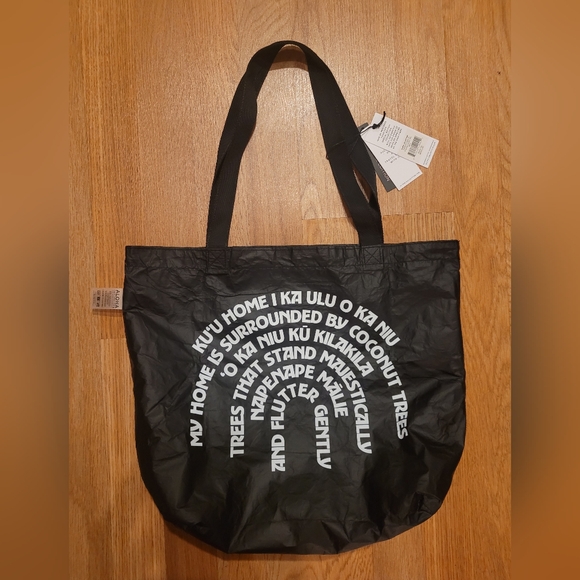 Aloha Collection- Lei Puamana-Special Edition Day tripper Tote - Picture 3 of 6